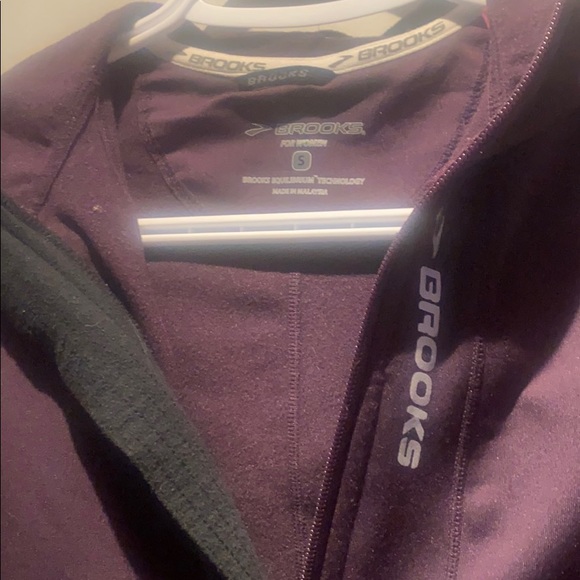 Brooks Running Full Zip Jacket - Picture 2 of 5